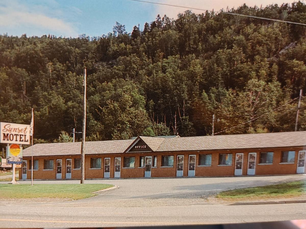 Sunset Motel Schreiber Екстериор снимка