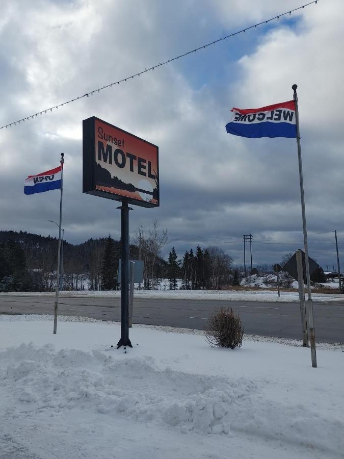 Sunset Motel Schreiber Екстериор снимка
